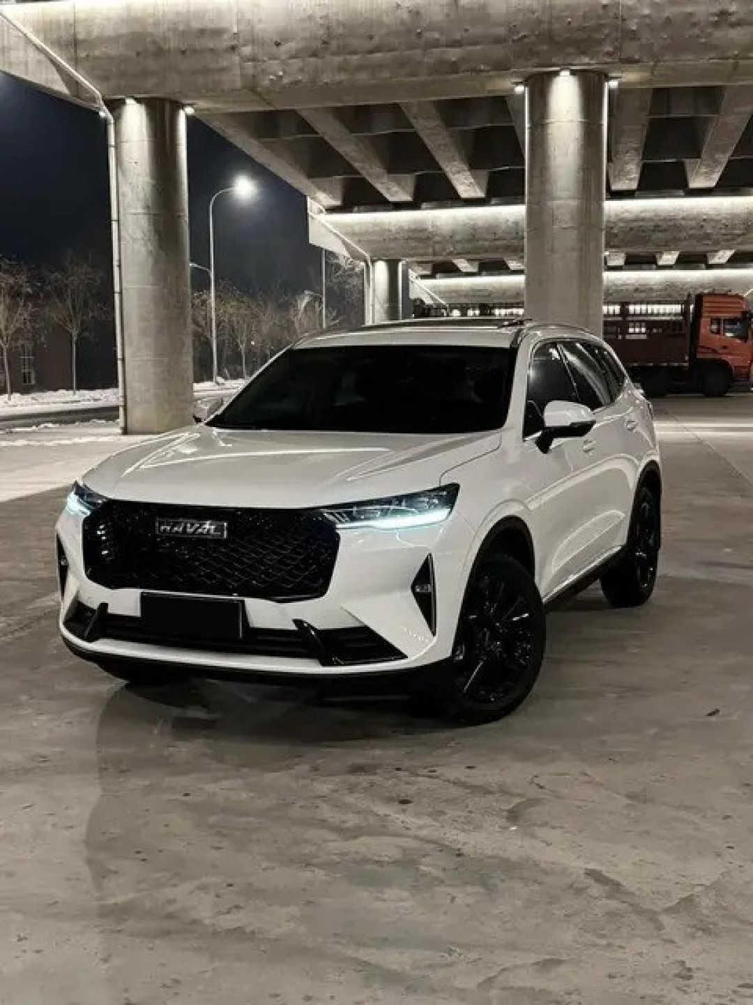 第五代瑞虎八上市,1.6T动力+8155芯片,售价大幅下调引市场关注