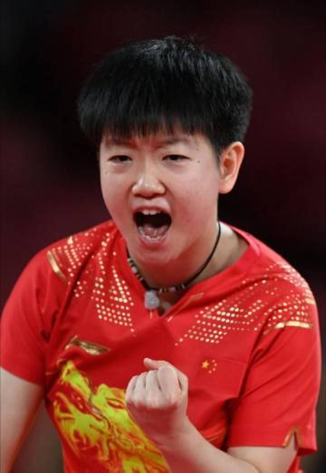 孙颖莎正手快带教科书级制胜4-1王晓彤 闪光灯干扰展大心脏晋级八强