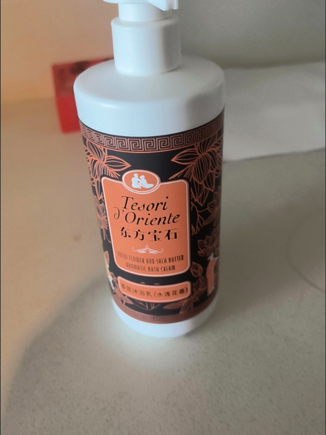 自带高级伪体香！东方宝石水莲花沐浴露太绝