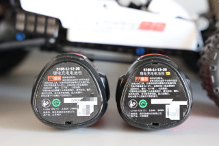 几块钱『捡』的三星芯大有12V2.0A电池5165，懂行的给看看真伪？