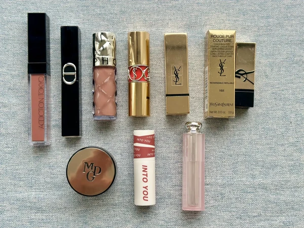 看看黄皮深唇都用些什么唇部彩妆