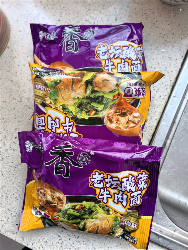 国民泡面yyds！白象老坛酸菜面太香了