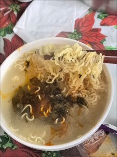 国民泡面yyds！白象老坛酸菜面太香了