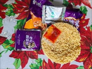 国民泡面yyds！白象老坛酸菜面太香了