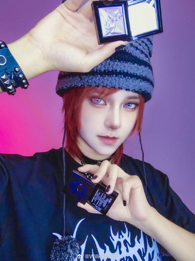 💙舍不得用的彩妆库啵💙好消息：拥有了星海颜色。坏消息：生怕破坏了压花。奶杏库啵好温柔啊💙这谁舍得用啊！晨曦粉，星辰紫，等我回归星海，就得是这俩色号的星星，闪闪发光！#植村秀ff14联名# #ff14#