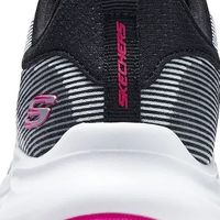 斯凯奇云迹跑鞋：秋冬运动佳选