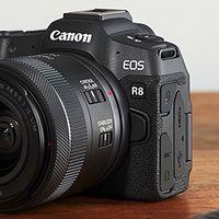 万元内全画幅选择：佳能R8专微相机，轻量化与高性能兼得