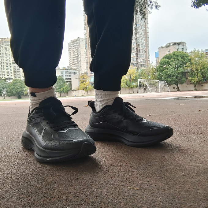 乔丹跑鞋