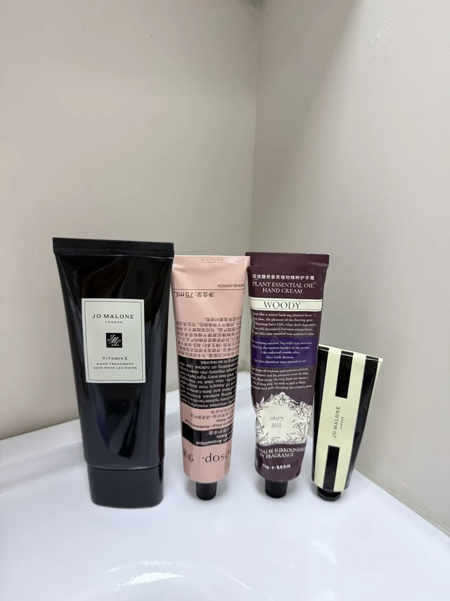 到了不得不涂护手霜的季节