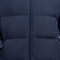 盖璞男装徽章logo抽绳立领连帽羽绒服：秋冬轻暖潮搭必备

 