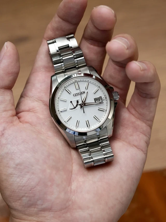 精工GS和西铁城TC，石英表的极致体验。#Citizen aq1040# 【全套附件】西铁城TC光动能/并列GS是石英表的天花板/A010光能环保机芯/整表超级钛金属制作/即耐用有质感又十分轻便舒适/