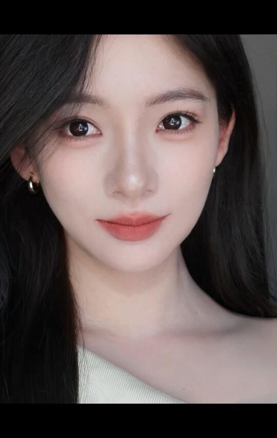 不装 不艳 偏偏最贵气💄秋冬高智感老钱妆～
