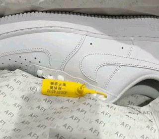 开箱评测：Nike AF1全白鞋体验