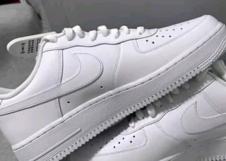 开箱评测：Nike AF1全白鞋体验