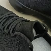 一双轻便又舒适的鞋子