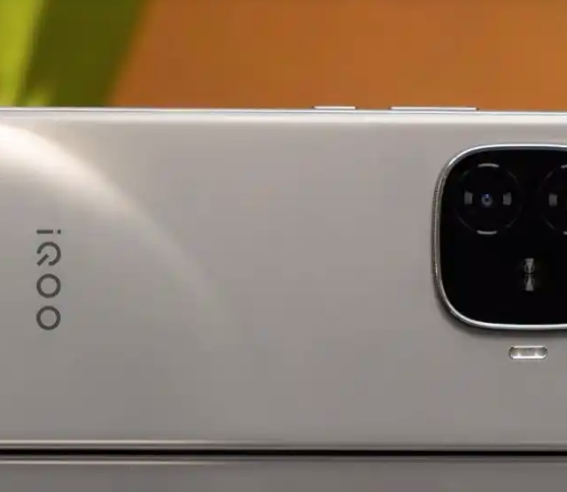 iQOO Z9是'千元神机'还是'参数泡沫'？1200+用户观点大碰撞