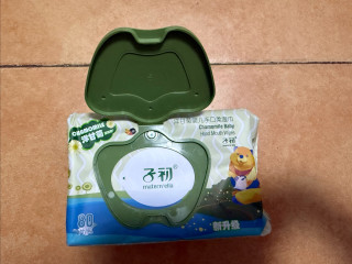 子初湿纸巾，用来打下手擦地了。