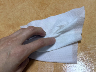 子初湿纸巾，用来打下手擦地了。