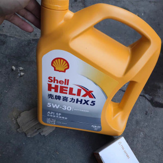 汽车机油滤芯，也叫机油格