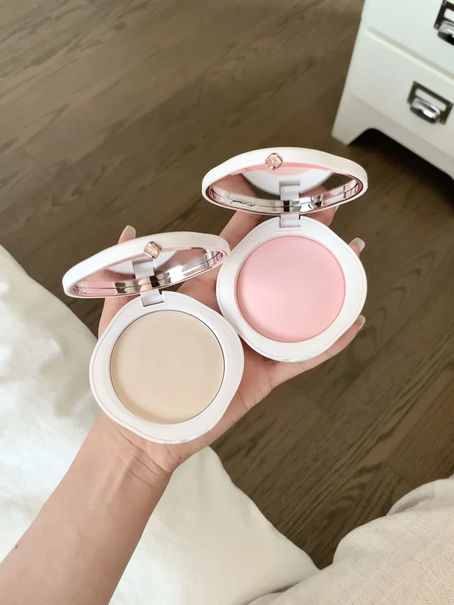 无意买到两块很通透的粉饼