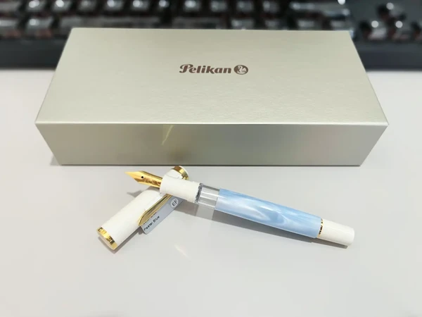 闲物 | 百利金m200浅蓝限定：心中的白月光