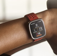 这块手表太能打！160种运动+10天续航，阳光底下还能这么玩