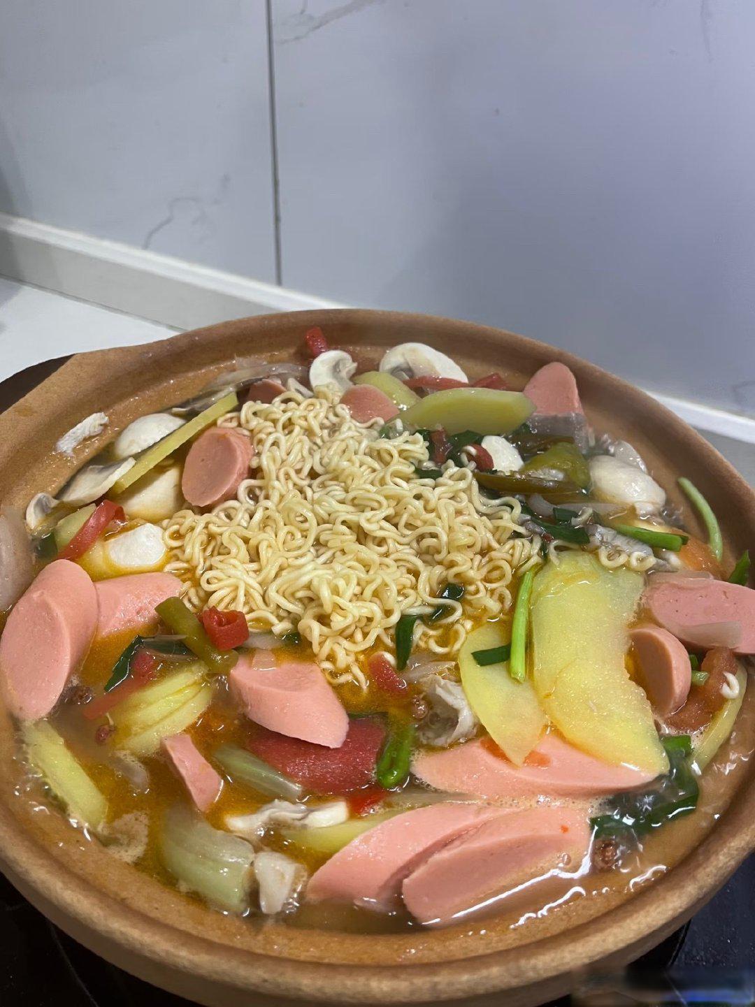 砂锅方便面地图：从驻马店到西安，解锁冬日暖胃的百种馋人吃法