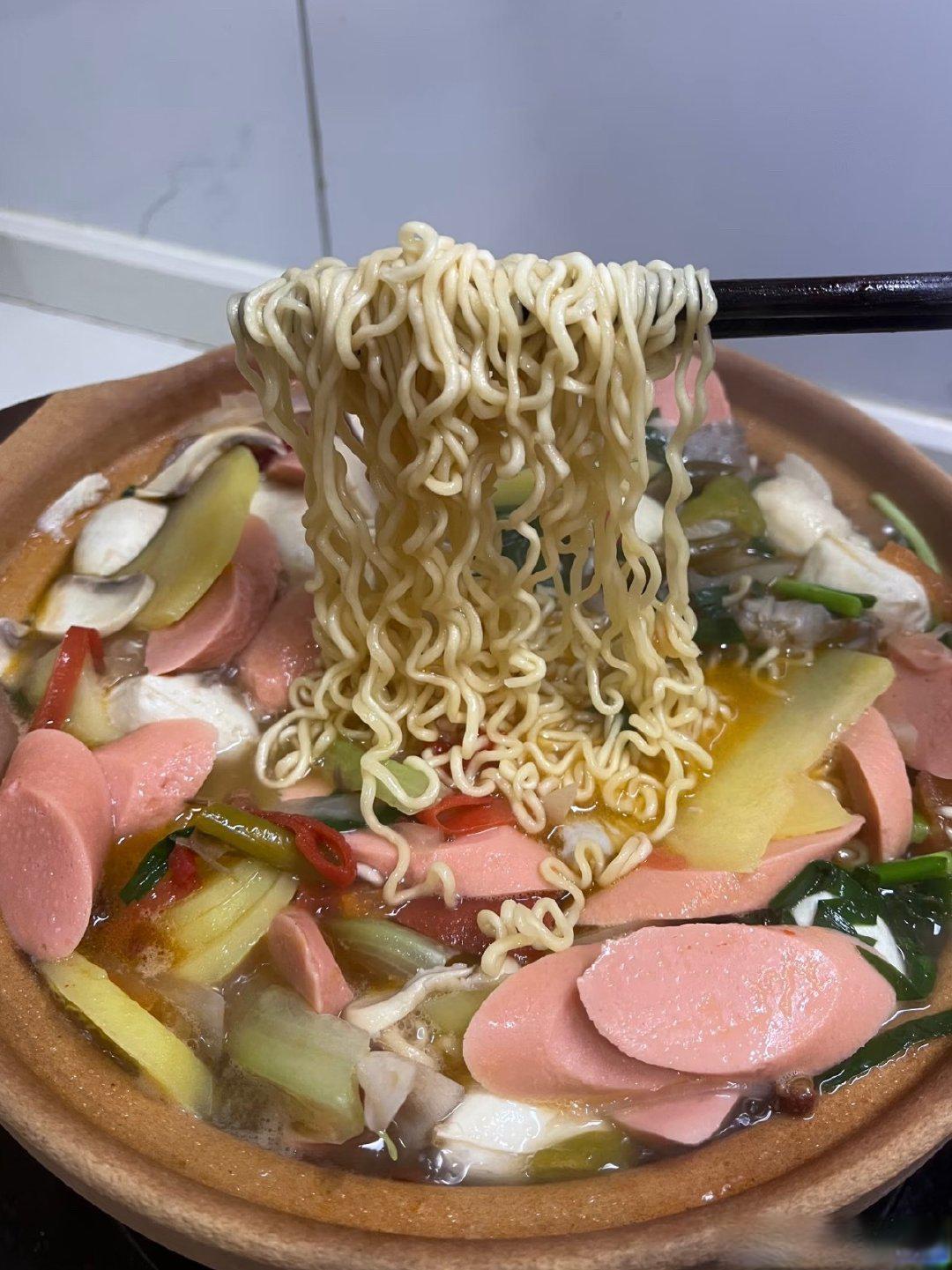砂锅方便面地图：从驻马店到西安，解锁冬日暖胃的百种馋人吃法