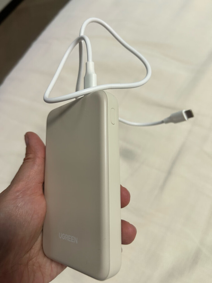 绿联移动电源