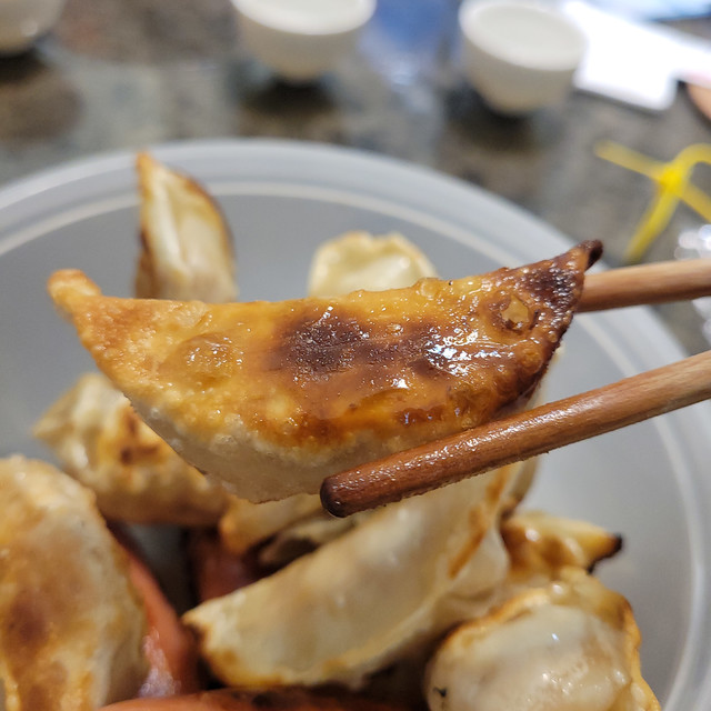 金黄的煎饺，加点玉米更出味？