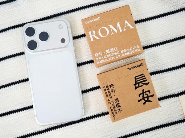 你们平时用手机支架吗？如果还没用过，可以试试火星日落这款磁吸支架。它是“磁吸指环 + 手机支架”二合一的设计，竖着、横着都能撑住，追个剧、开个会不用再手酸。指环模式开合很顺手，单手就能操作，摸着还有点