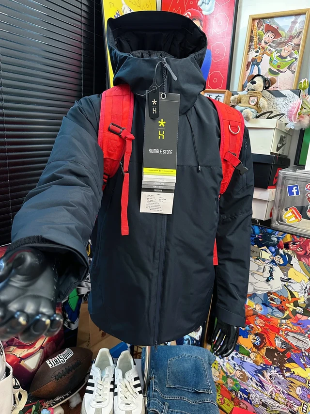 悍石户外机能保暖棉服，上身简直硬帅啊！冲锋衣版型多口袋设计，机能风满满！满足不同场景！日常通勤、户外登山徒步统统拿捏！高克重内里舒适保暖不显臃肿！一穿一个不吱声#悍石户外 #棉服外套 #保暖又好看 #