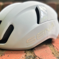 滑雪头盔内置蓝牙音箱：是‘保命神器’还是‘隐形炸弹’？1000+用户观点大碰撞