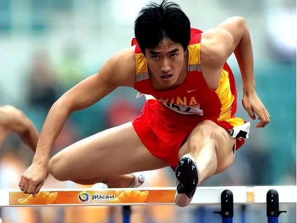 刘翔近况大揭秘：长期在国外旅游，靠终身合同吸金，远离喷子！