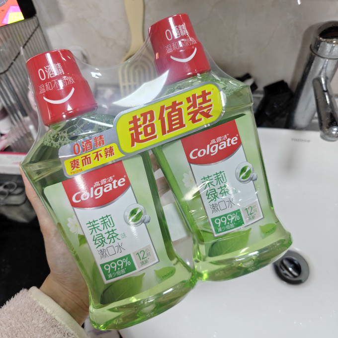 高露洁漱口水