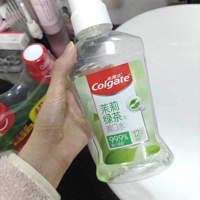 高露洁漱口水