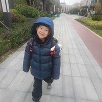 保姆鹅的羽绒服,小孩哥表示挺暖和!