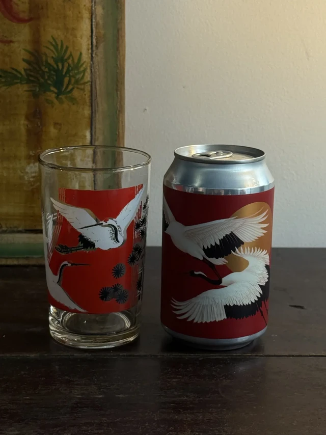 酒标撞款80年代玻璃杯｜巧合or审美轮回？