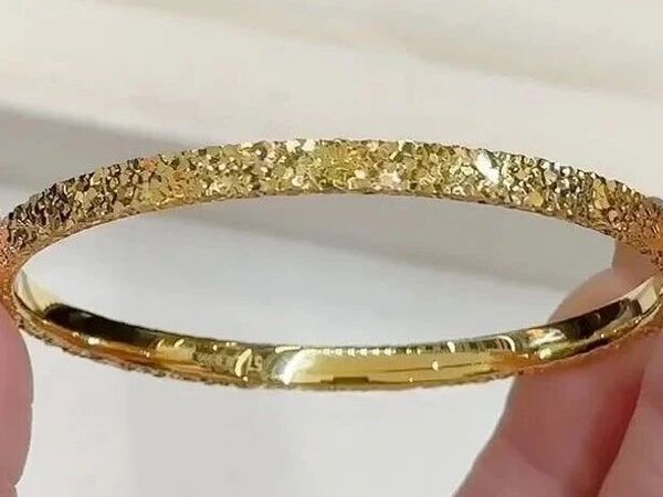 黄金｜碎碎冰手镯，把星光绕在手腕间