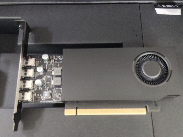 公司的电脑加装一块丽台RTX A400图形显卡