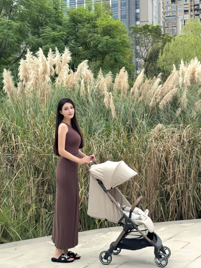 婴儿推车