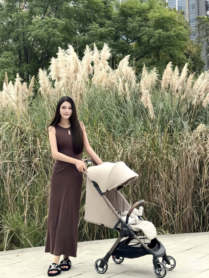 婴儿推车