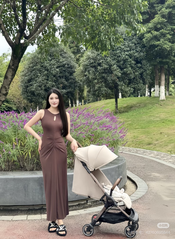 婴儿推车
