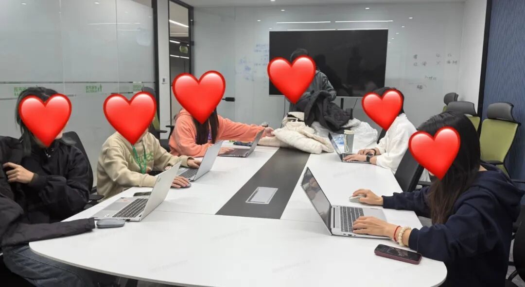羽绒服的水太深了!我们扒开7万件假货的底裤,终于做出了这件…