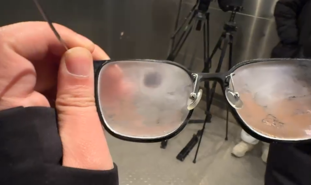 羽绒服的水太深了!我们扒开7万件假货的底裤,终于做出了这件…