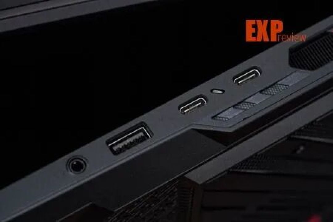 微星泰坦18 Pro锐龙版2025图赏：锐龙9 9955HX3D加持，高刷电竞无压力