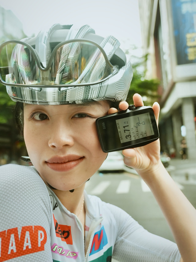 骑行  用米其林MICHELIN Pro 5 我骑出了VéloVélo 在法语中意为“自行车”V活力=VitalityE激情=EnthusiasticL传奇=LegendaryO乐观=Optimist