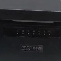不到400块的大品牌NAS，4盘位+4k输出，还带遥控器