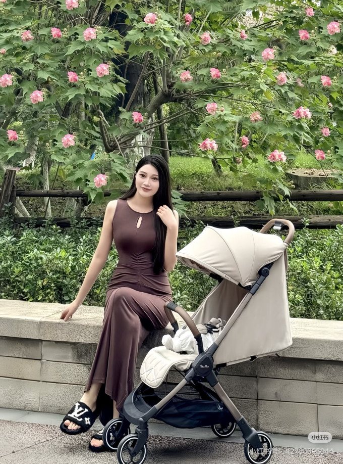 婴儿推车