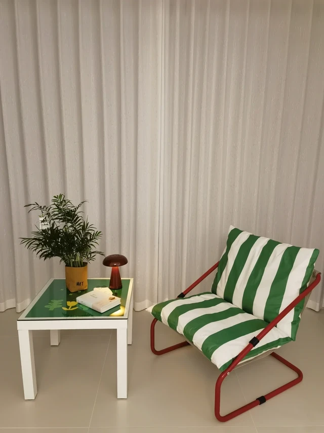 用宜家拉克边桌打造一方惬意的小天地